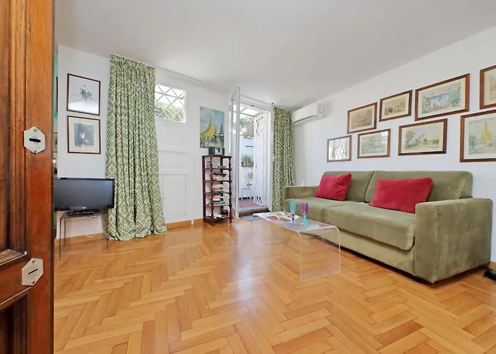 Lovely Via Sistina Rome