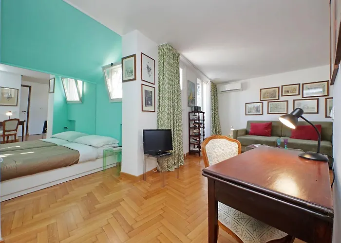 Lovely Via Sistina * Rome