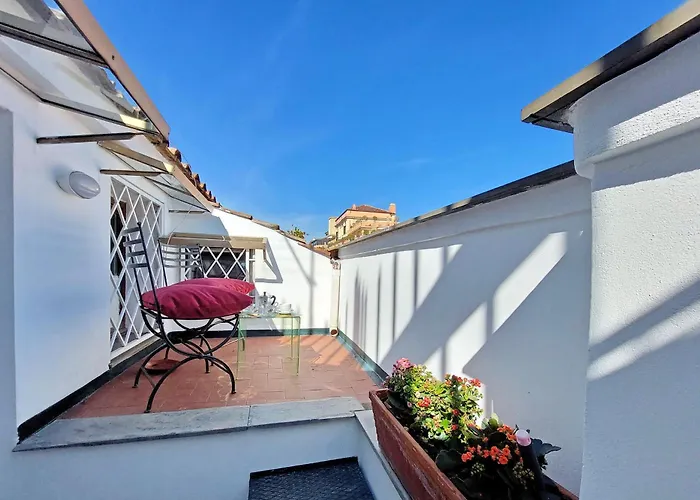 Lovely Via Sistina * Rome
